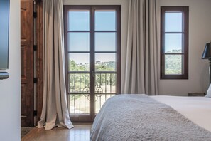 5 bedrooms, iron/ironing board, WiFi, bed sheets - Spacious 5-bedroom Estate in fabulous Sonoma (Sonoma)