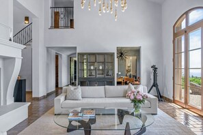 Living area - Spacious 5-bedroom Estate in fabulous Sonoma (Sonoma)