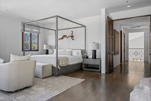 5 bedrooms, iron/ironing board, WiFi, bed sheets