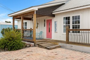 Exterior detail - Private Pool and Hot Tub, Steps to beach, Pet Friendly with fenced in yard! (Panama City Beach)