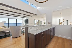 Interior - West Seattle / Ocean & Mountain Views + Balcony (Seattle)