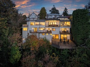 Exterior - West Seattle / Ocean & Mountain Views + Balcony (Seattle)