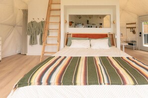 2 bedrooms, travel cot, free WiFi, bed sheets