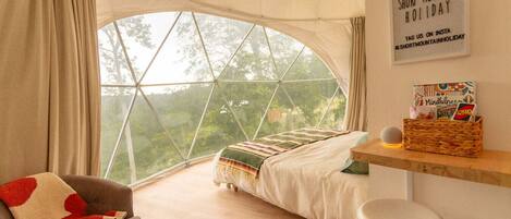 2 bedrooms, travel cot, free WiFi, bed sheets