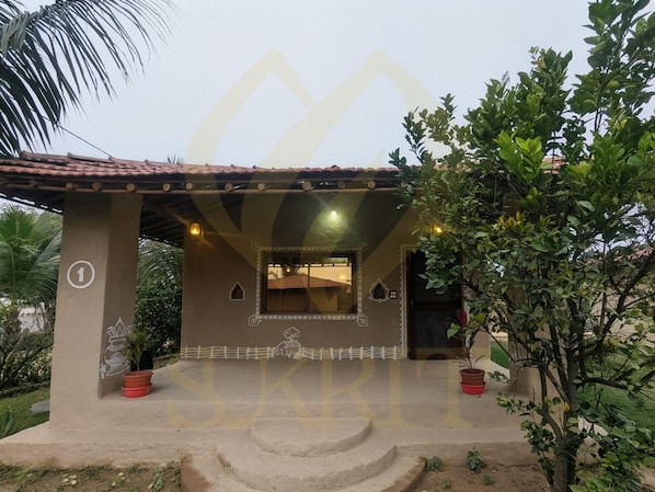 Traditional Cottage | 1 bedroom, premium bedding, bed sheets