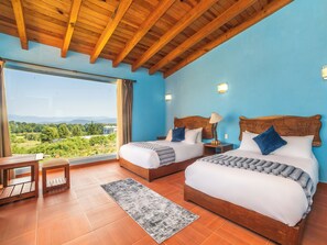 Bungalow | Espacio para trabajar con un portátil, wifi gratis, ropa de cama