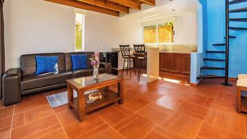 Bungalow | Área de sala de estar | Smart TV