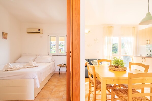 2 bedrooms, iron/ironing board, WiFi, bed sheets - Bellavista, penthouse with large terrace a stone's throw from the center of Castelsardo (Castelsardo)