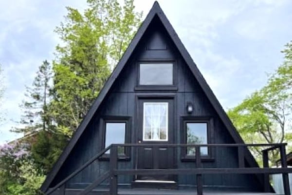 Chalet | Hypo-allergenic bedding, individually decorated, individually furnished