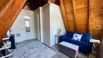 Alpehytte | Opholdsområde | 55-tommers smart-tv med digitale kanaler, streamingtjenester
