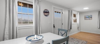 Attractive, updated 2-bedroom home, 5 min walk to beach, pets ok, onsite parking