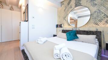 Iron/ironing board, free WiFi, bed sheets