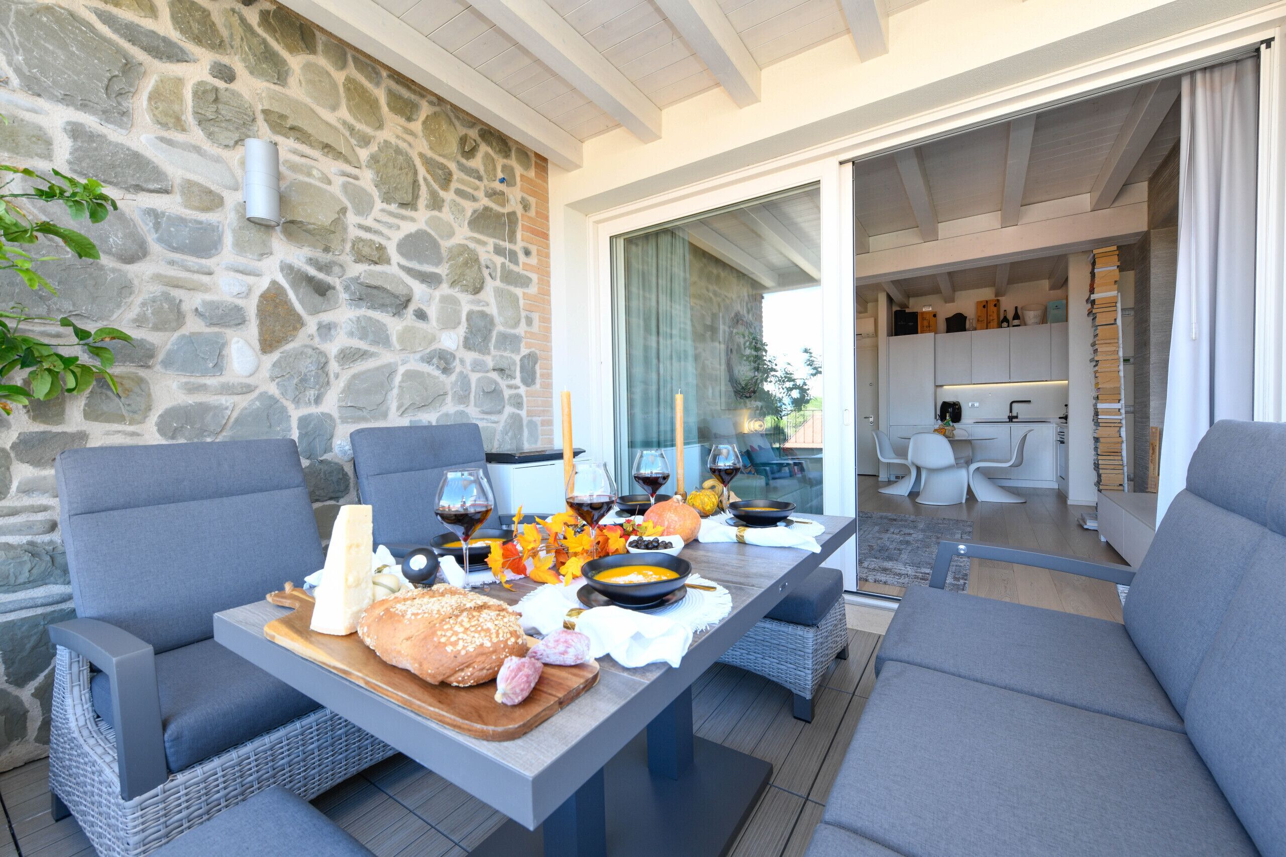 屋外ダイニングエリア