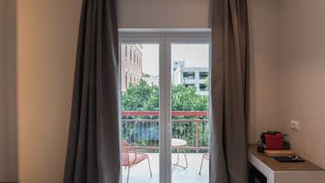 Deluxe tweepersoonskamer, balkon, uitzicht op de stad | Uitzicht vanuit de kamer