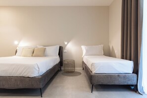 Deluxe Triple Room, Balcony, City View | Free minibar, desk, laptop workspace, soundproofing - Il Pumo - Apulian Rooms Bari Savoia (Bari)
