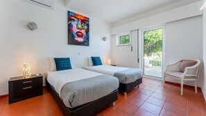 3 bedrooms, iron/ironing board, free WiFi, bed sheets