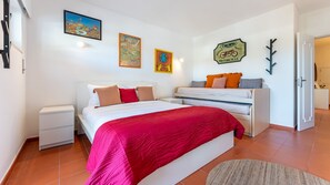 3 dormitorios, tabla de planchar con plancha, wifi gratis y ropa de cama