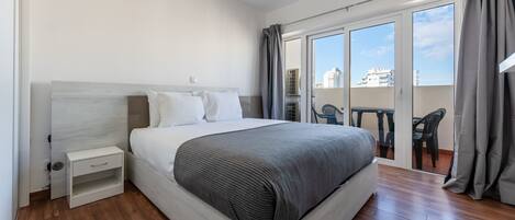 1 slaapkamer, een strijkplank/strijkijzer, reisbedje, gratis wifi