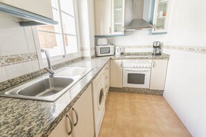 Fridge, microwave, oven, coffee/tea maker