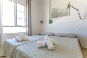 2 chambres, fer et planche à repasser, Wi-Fi gratuit, draps fournis