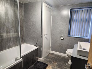 公寓 | 浴室 | 花灑/浴缸組合、浸缸、風筒、提供毛巾