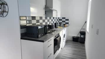 Apartment | Eigene Küche | Kühlschrank, Mikrowelle, Ofen, Herdplatte