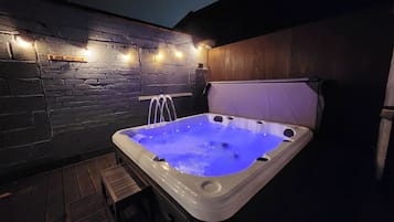 Bañera de hidromasaje exterior