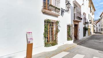 Façana frontal de l'allotjament