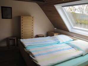 2 bedrooms, iron/ironing board, free WiFi, bed sheets