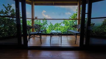 Deluxe Tree House, Garden View | Terrace/patio