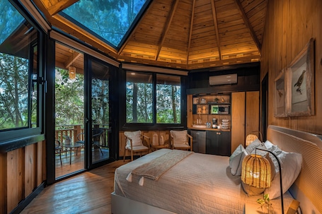 Deluxe Villa, Balcony, Garden View | Premium bedding, down comforters, pillowtop beds, free minibar