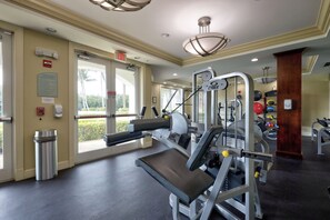 Fitness facility - Charming 2-bedroom apartment with AC, fitness room in brilliant Lantana (Lantana)