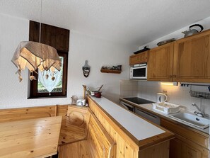 Fridge, microwave, oven, dishwasher - Cybele, apartment C1 - 4/5 pers. 2* near village (La Clusaz)