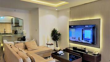 Deluxe Apartment, Balcony, City View | Living area