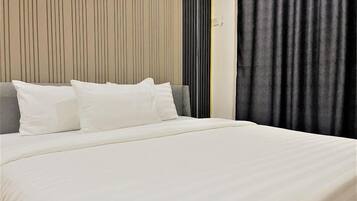 Deluxe Apartment, Balcony, City View | 1 bedroom, desk, laptop workspace, blackout drapes