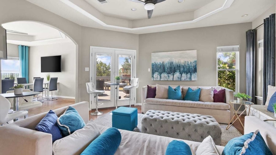 Exceptional Lake Travis Estate w Pool