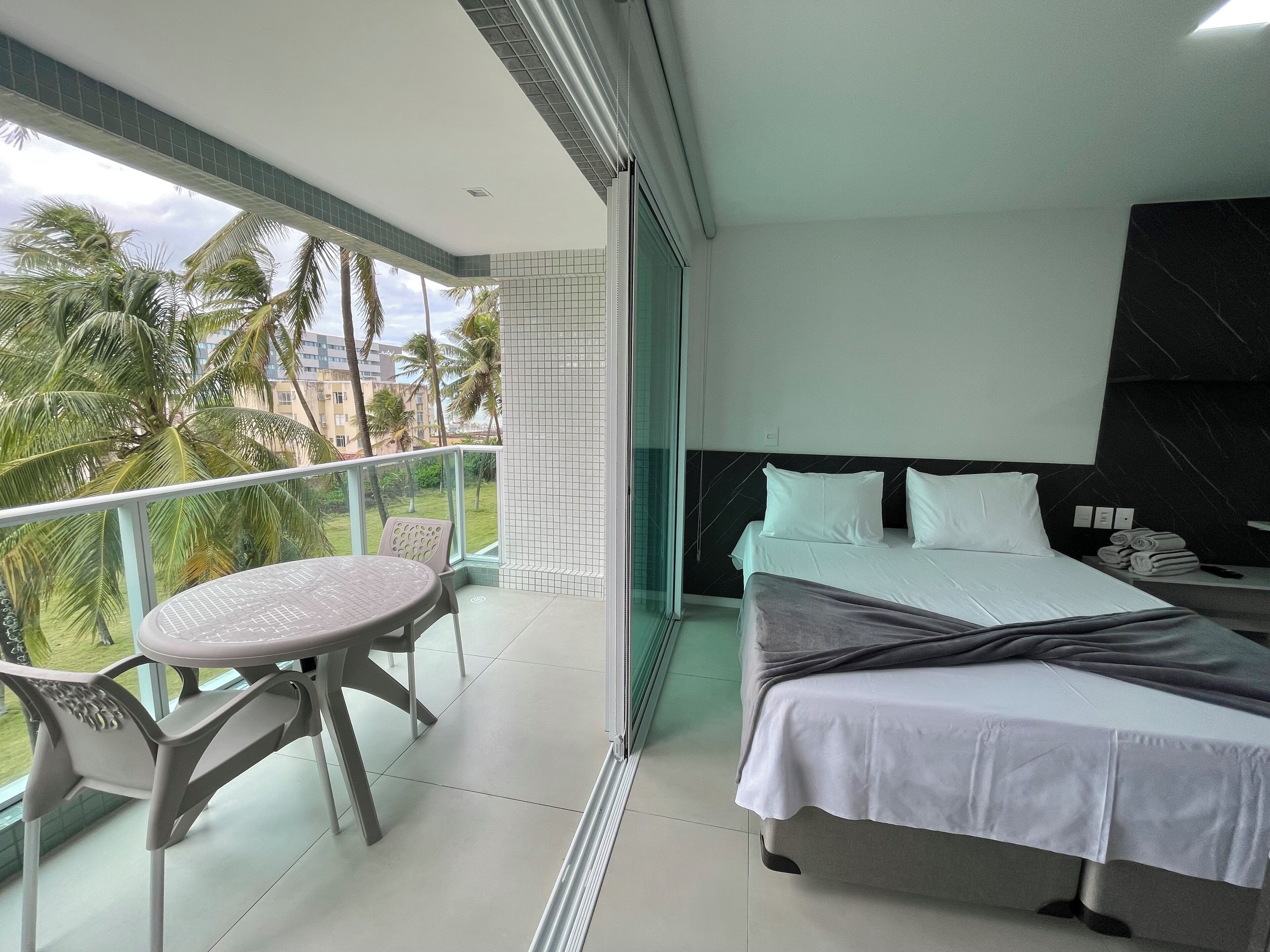 Apartamento conforto, sacada, vista para a praia | Varanda coberta