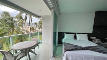 Apartamento conforto, sacada, vista para a praia | Varanda coberta