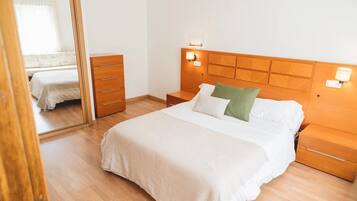 6 slaapkamers, een strijkplank/strijkijzer, wifi, beddengoed