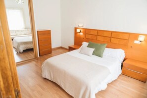 6 chambres, fer et planche à repasser, Wi-Fi, draps fournis