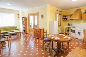 Living area - Alborada-Comfortable and spacious house in Ribeira Sacra (Vilasante, Lugo)