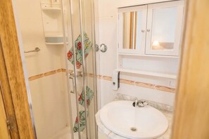 Hårføner, bidé, håndklær og såpe