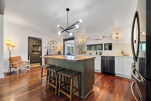 Fridge, microwave, oven, stovetop - Lakefront! Heated Pool! Hot Tub! Game Room! (Hot Springs)