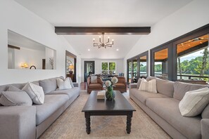 Smart TV, fireplace, video games - Lakefront! Heated Pool! Hot Tub! Game Room! (Hot Springs)