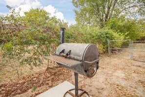 Property grounds - The Cottage at Eastgate (College Station)