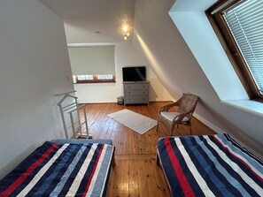 3 slaapkamers, een strijkplank/strijkijzer, reisbedje, wifi