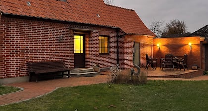 Fully equipped vacation home for up to 6 people. Dog friendly!