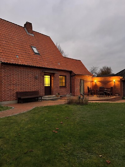 Fully equipped vacation home for up to 6 people. Dog friendly! 