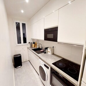 冰箱、微波炉、烤箱、洗碗机