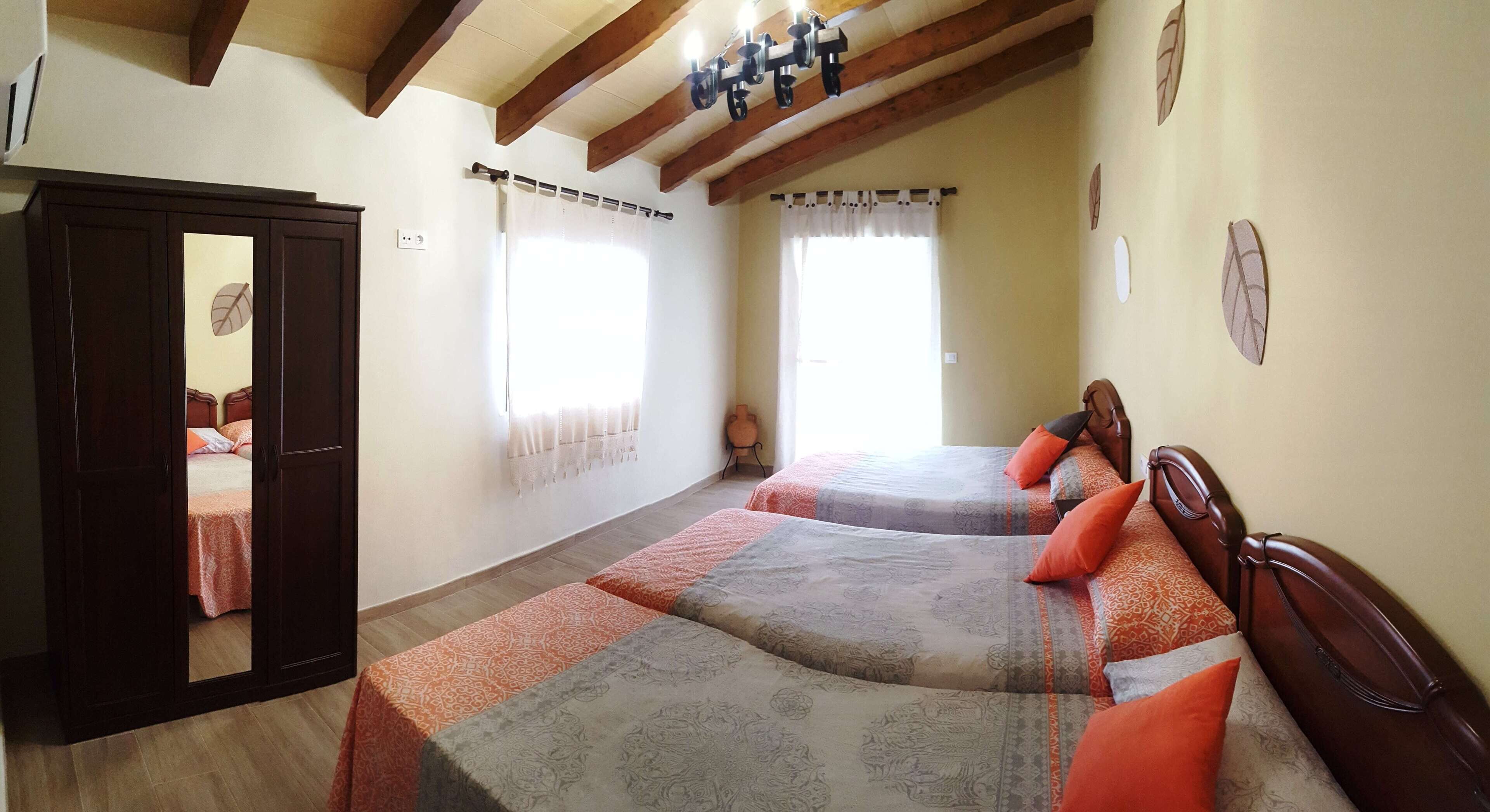 4 slaapkamers, een strijkplank/strijkijzer, gratis wifi, beddengoed